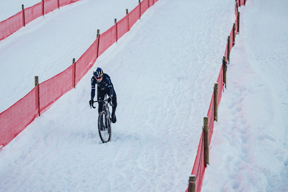 Tom Pidcock (Ineos Grenadiers) descends on the Val di Sole course