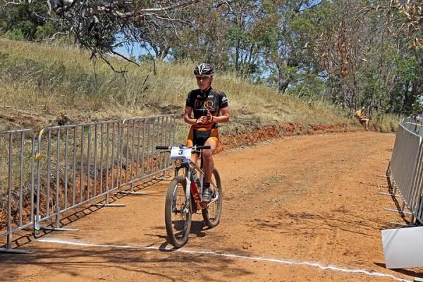Jenni King wins the elite women's race