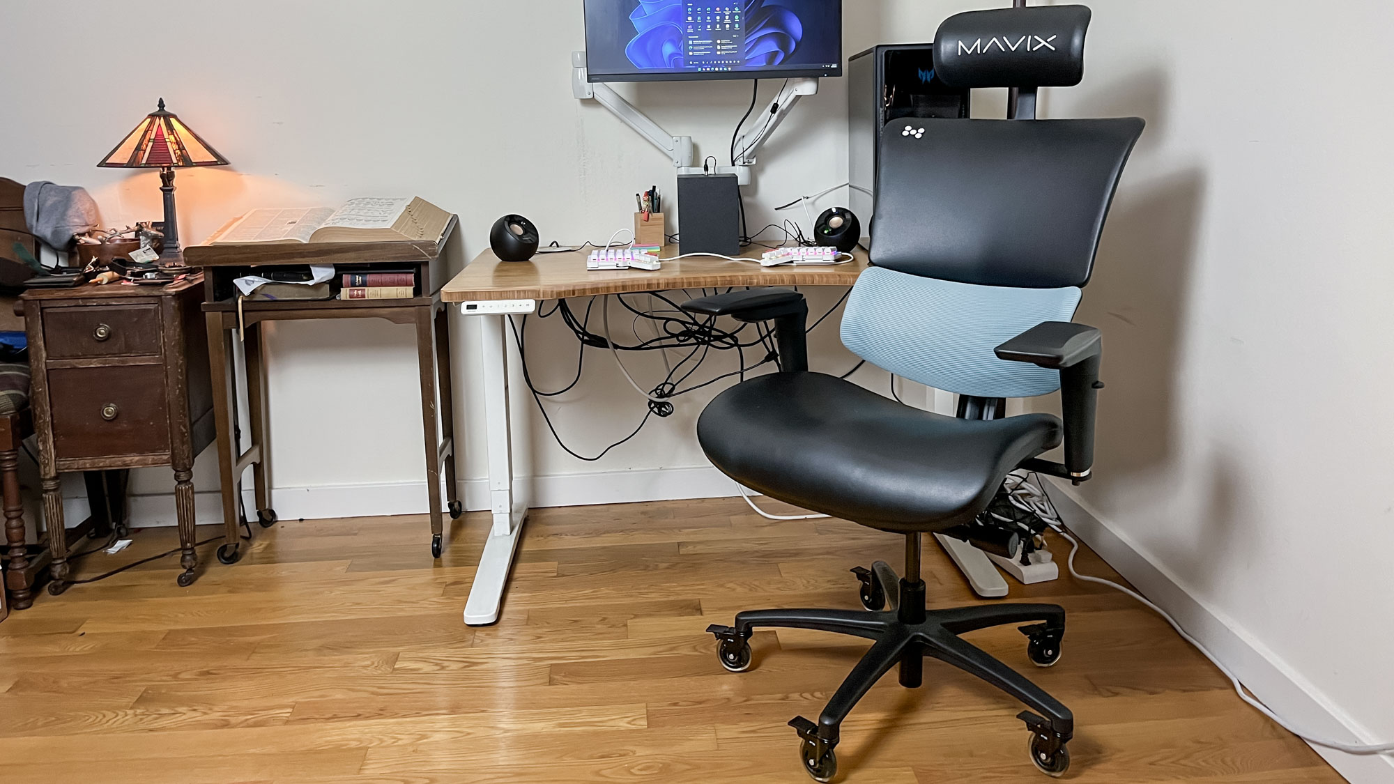 Mavix M9 gaming chair in action in front of my desk