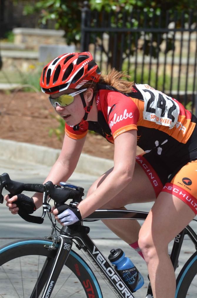 The Pro Women enjoyed sunshine for their race