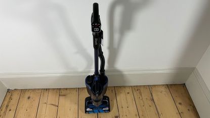 Shark Anti Hair Wrap Cordless Upright Vacuum Cleaner with Powered Lift-Away ICZ160UKC