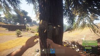 Rust-selviytymispelin päähenkilö hakkaa puuta