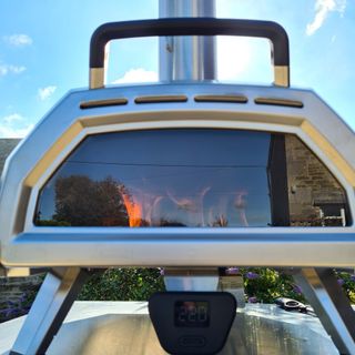 Close up of the window at the front of the Ooni Karu 16 Multi-Fuel Pizza Oven