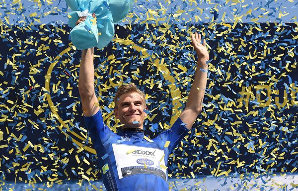 Marcel Kittel in the blue leader's jersey