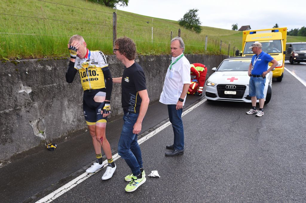 Robert Gesink tries to walk off the crash before abandoning