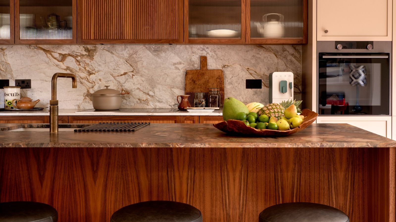 Should you have tiles or splashback panels in a kitchen?