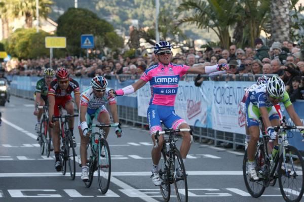 Daniele Pietropolli (Lampre - ISD) beats Ponzi (Liqugias) to the line