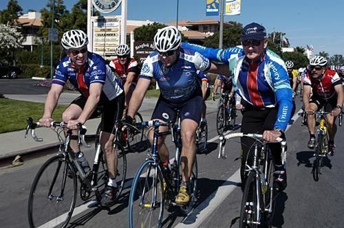 Greg Lemond, Ron Kiefel and Eddie B riding at the front.