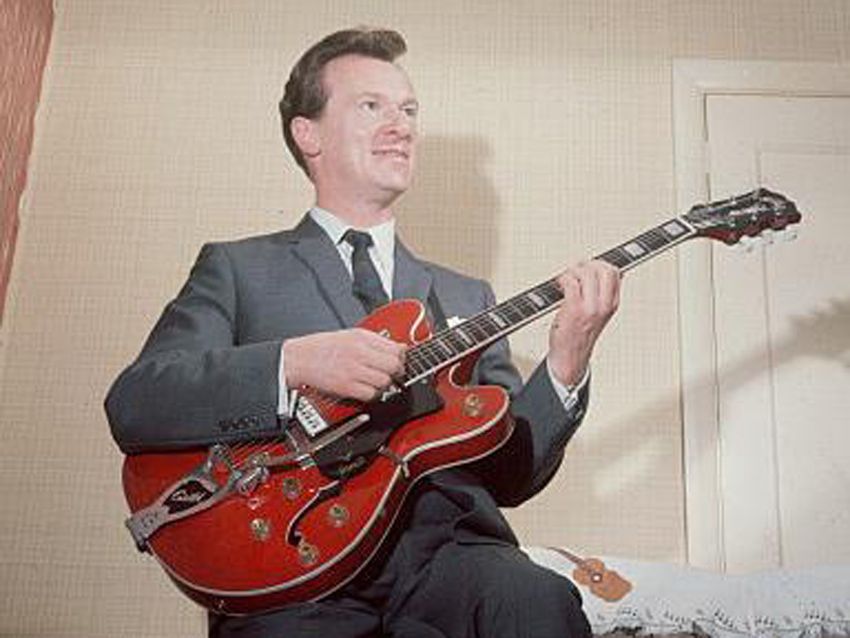 Bert Weedon, photographed in 1955