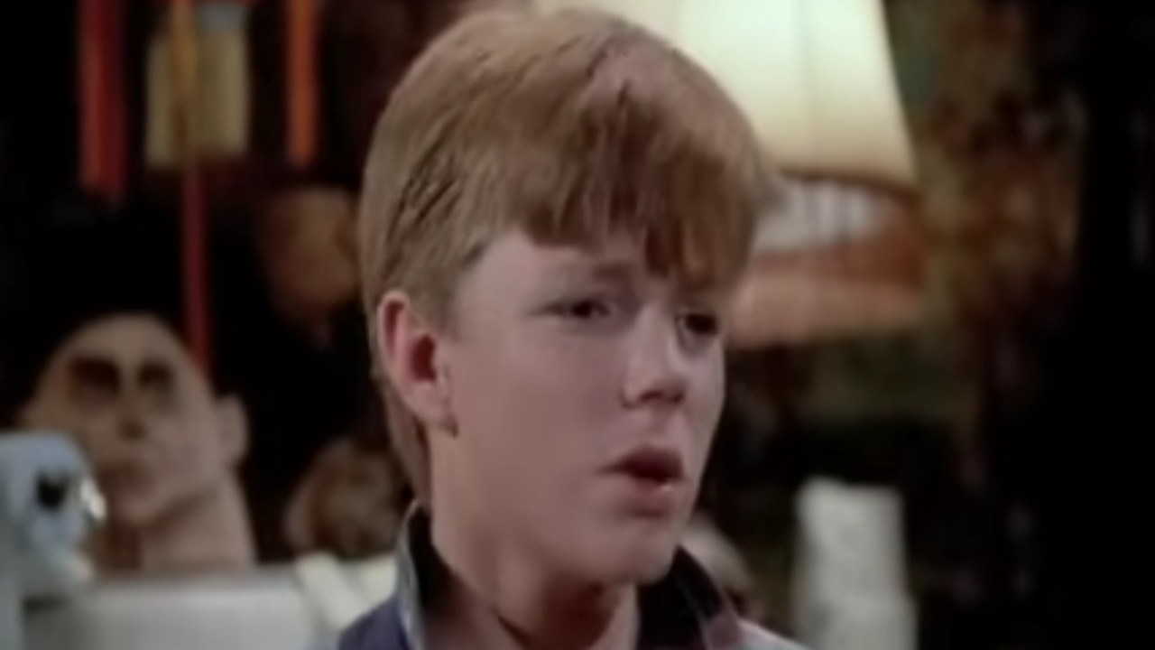 The Garbage Pail Kids Movie मध्ये मॅकेन्झी अस्टिन त्याच्या नवीन मित्रांना भेटत आहे