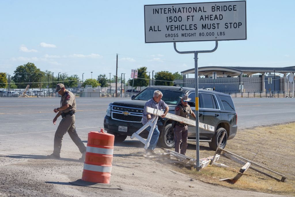 Texas Gov. Abbott s border inspections prompt Mexico to move