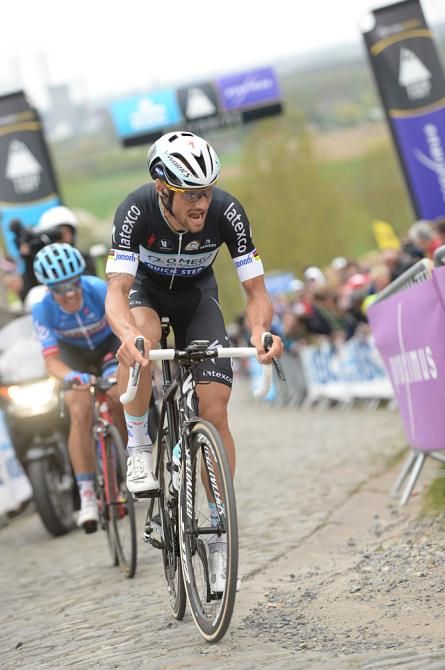 Tom Boonen (Omega Pharma) chasing on the Patersberg