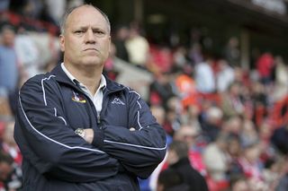 Manager of Tottenham Hotspur Martin Jol watches the Barclays Premiership match between Charlton Athletic and Tottenham Hotspur at The Valley on October 1, 2005 in London, England. (Photo by Mark Thompson/Getty Images)