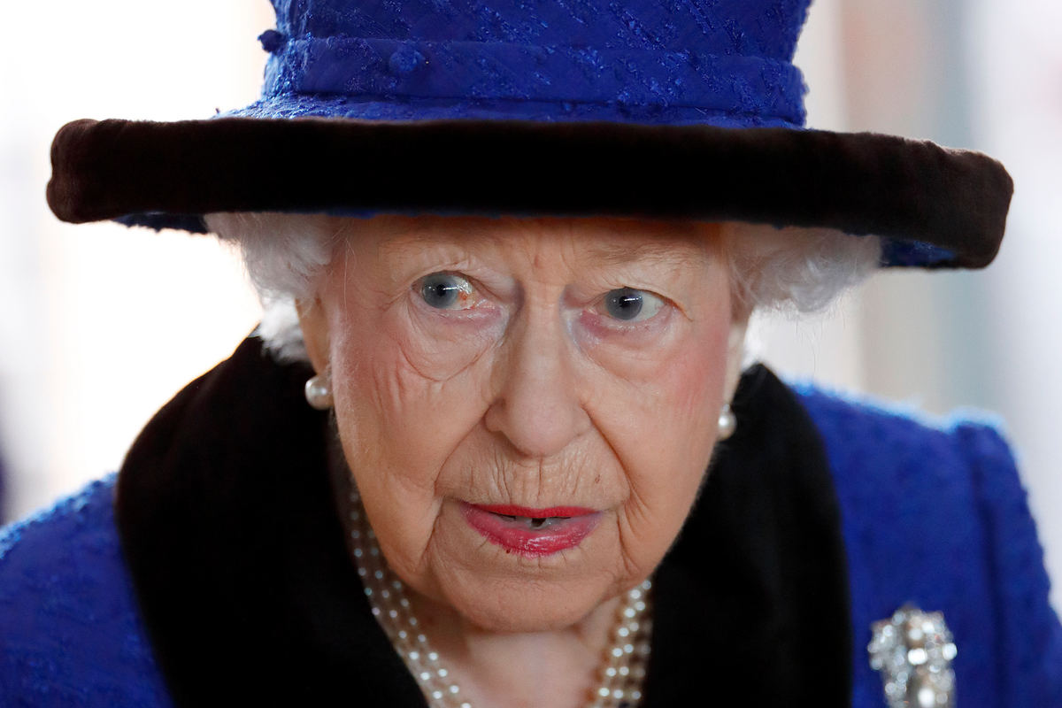 Fears That Queen's Safety Is 'under Threat' After Armed Man Is Arrested ...