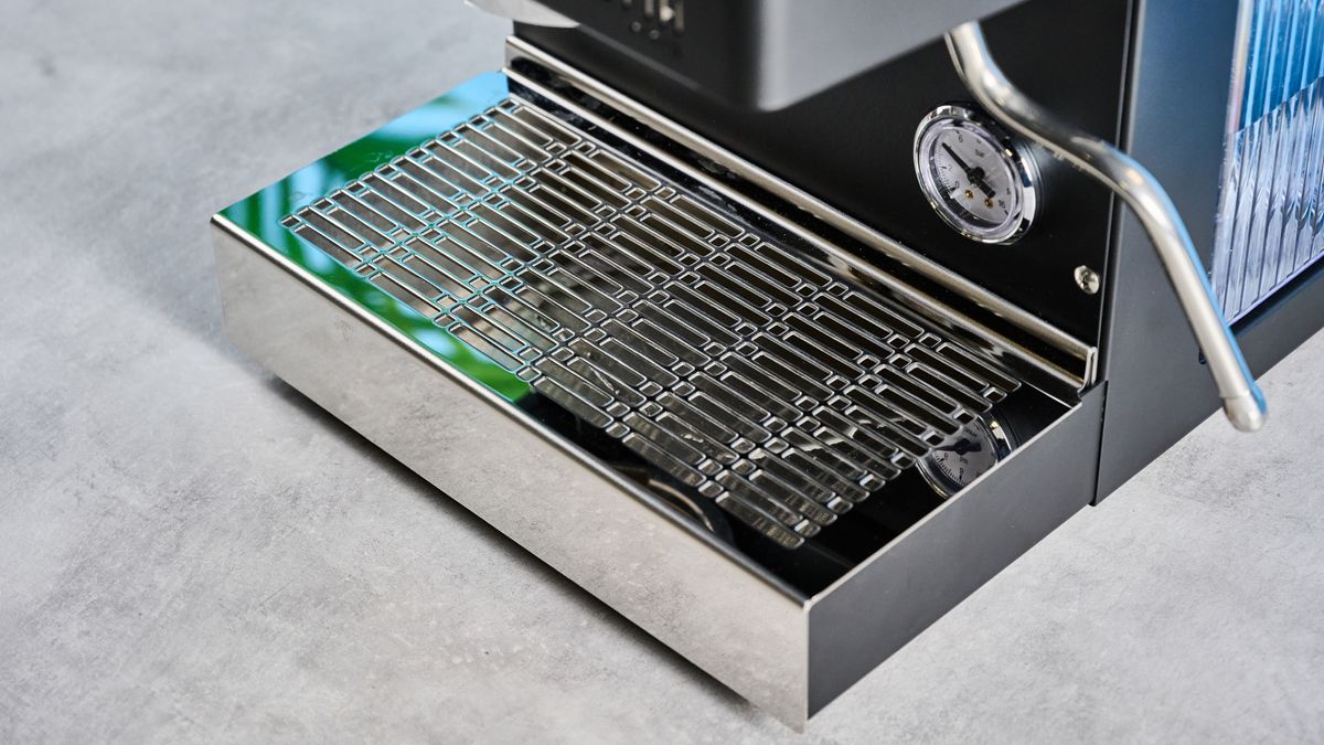The Diletta Mio espresso machine drip tray