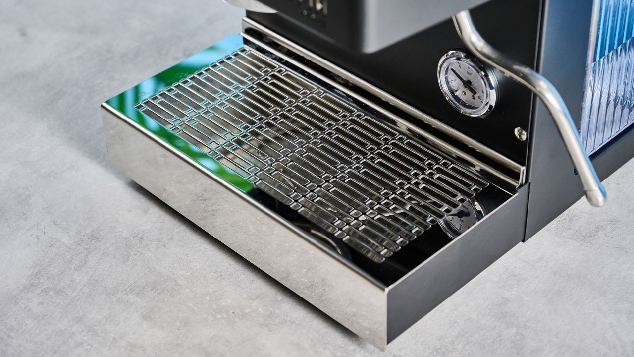 The Diletta Mio espresso machine drip tray