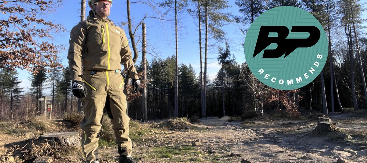 Man wearing cycling suit in wooded area