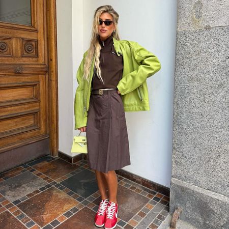 An image of @emilisindlev wearing retro trainers.