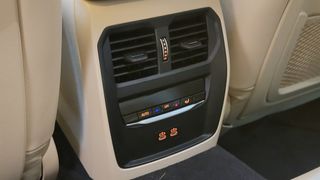 Control de clima trasero y salidas de aire