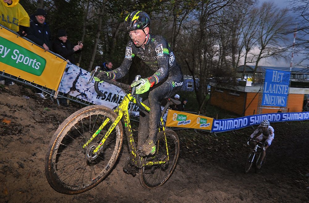 Sven Nys powers through the muddy course