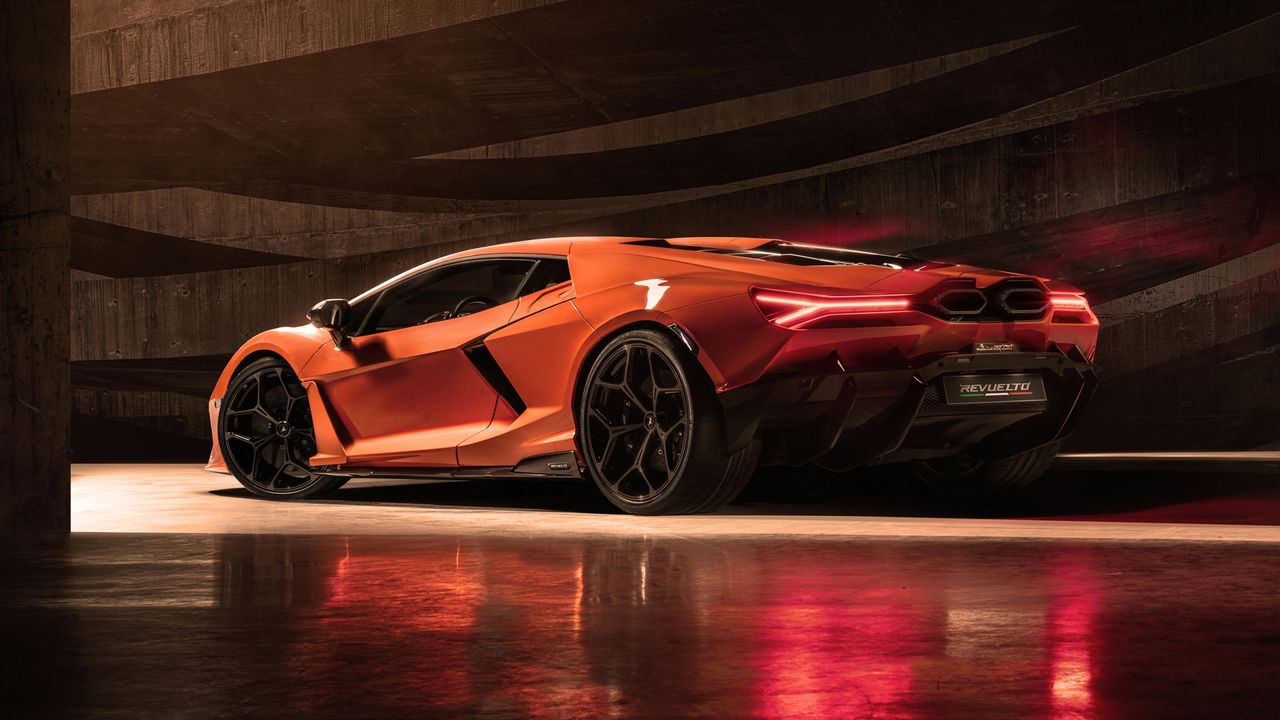 Lamborghini Revuelto