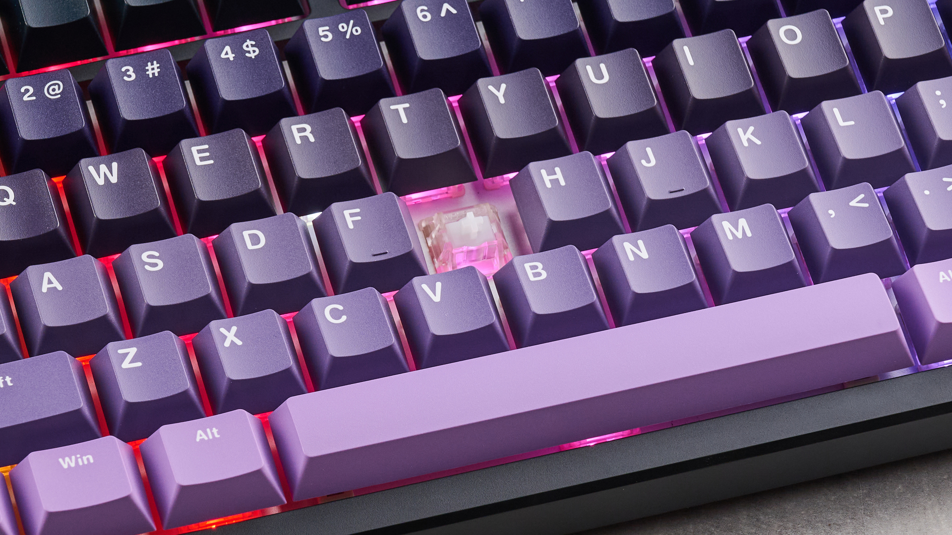 The Epomaker HE75 Mag with one of its switches showing