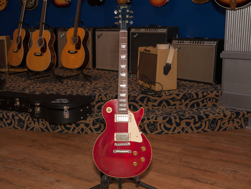 "Lucy" : La Gibson Les Paul Harrison-Clapton