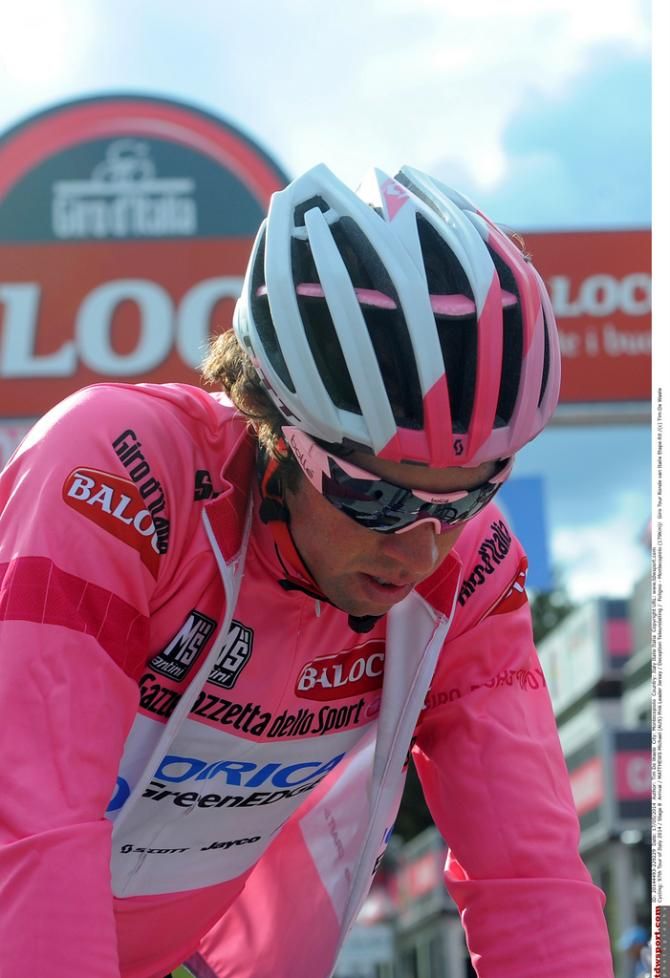 Michael Matthews (Orica-GreenEdge) honoured the maglia rosa