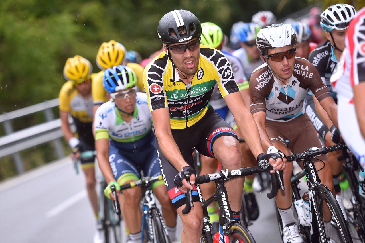 Race leader Tom Dumoulin in the bunch