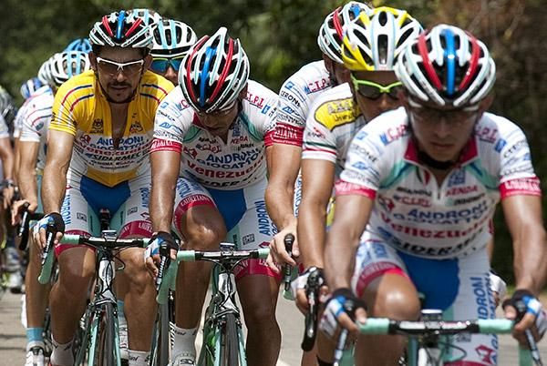Tour leader Jose Serpa (yellow) was well protected by his Androni Giocattoli teammates right throughout stage seven.