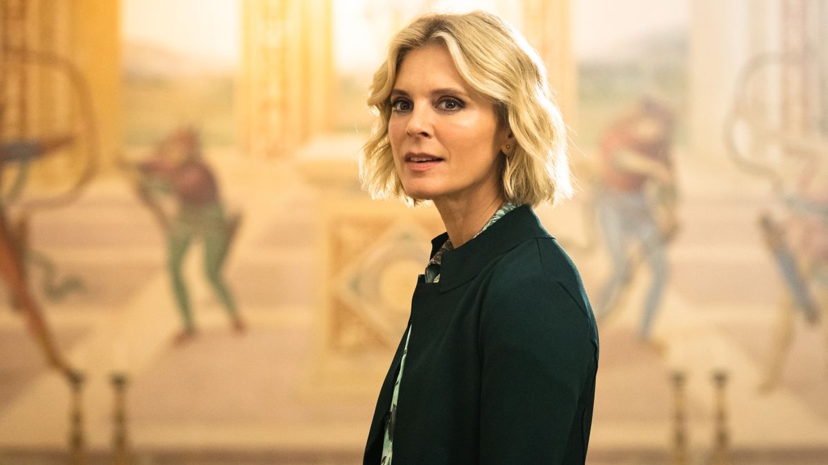 Sylvia (Emilia Fox) in Signora Volpe season 2 