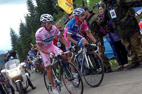Di Luca and Cunego chase down Simoni and co.