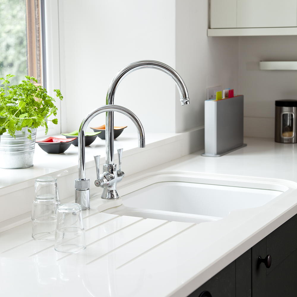 wash basin with silver colour tap