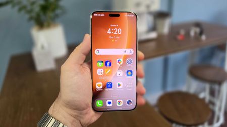 In-hand image of the Honor Magic8 Pro