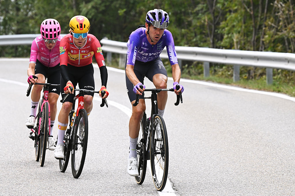 Three riders in a line, O'Connor at the front