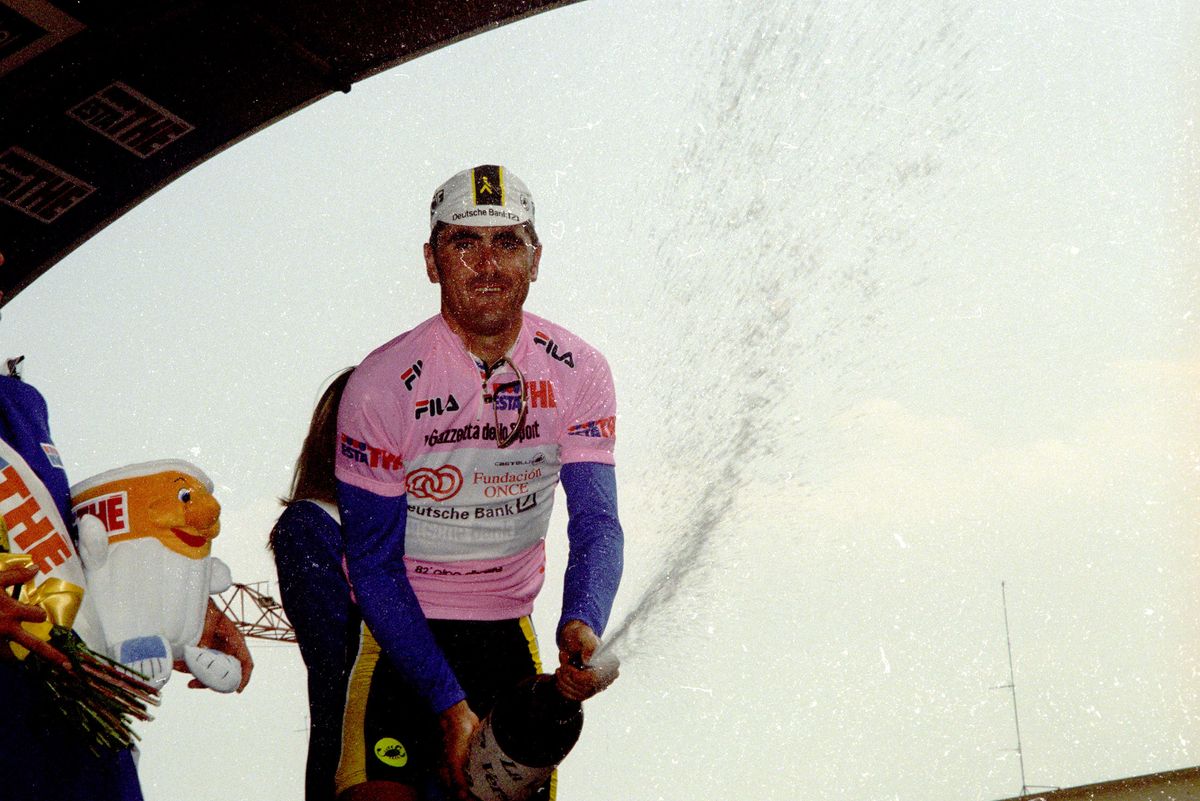 Laurent Jalabert in a rare Fila maglia rosa in 1999