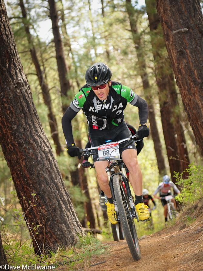 Michael Broderick (Kenda NoTubes) riding singletrack in the forest