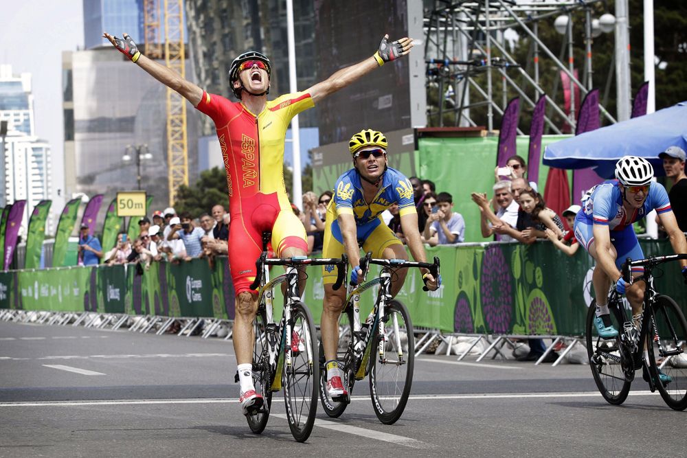 Luis Le&oacute;n S&aacute;nchez celebrates as he crosses the line