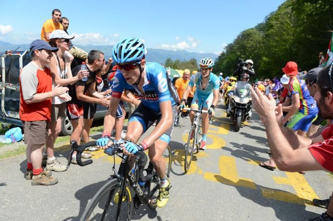 Daniel Martin leads Jakob Fuglsang up the final climb of stage 9