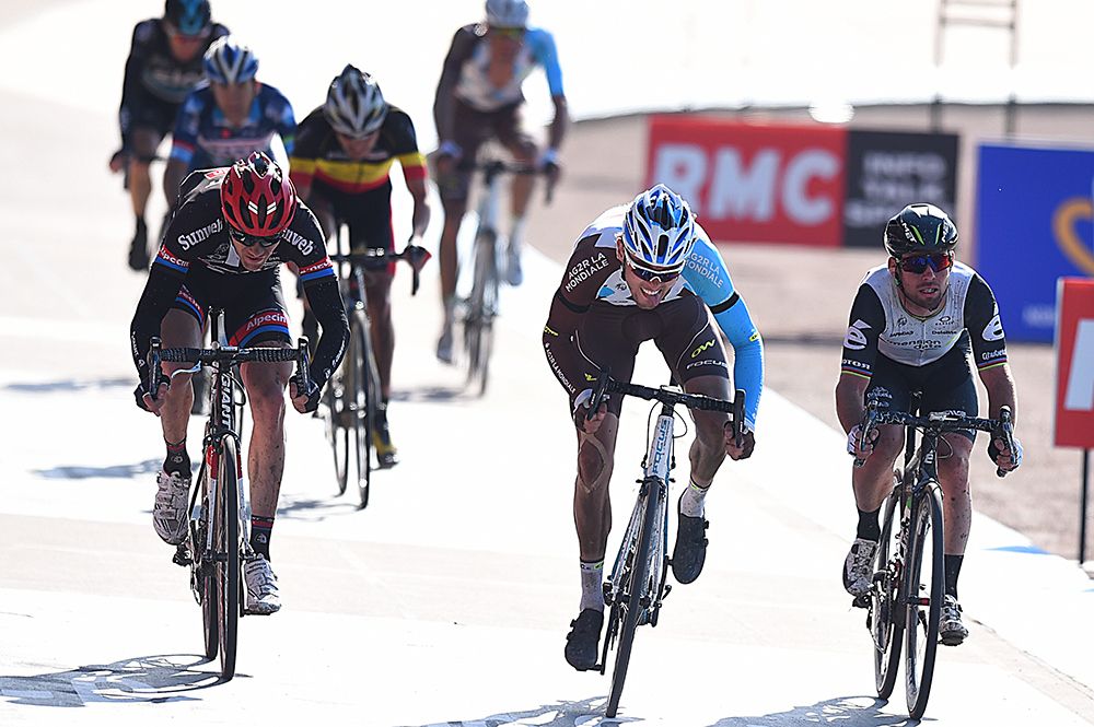 Mark Cavendish, right, finished 30th