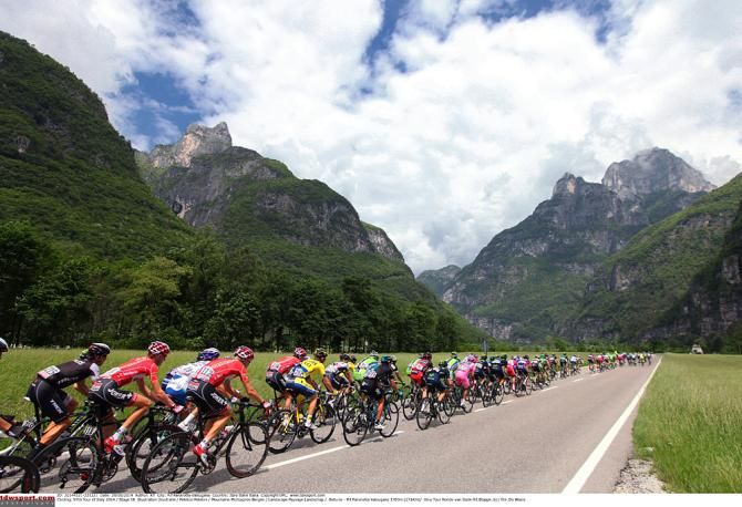 The peloton heads into the mountains during Stage 18