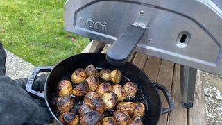 Testing roast potatoes in the ooni fyra 12