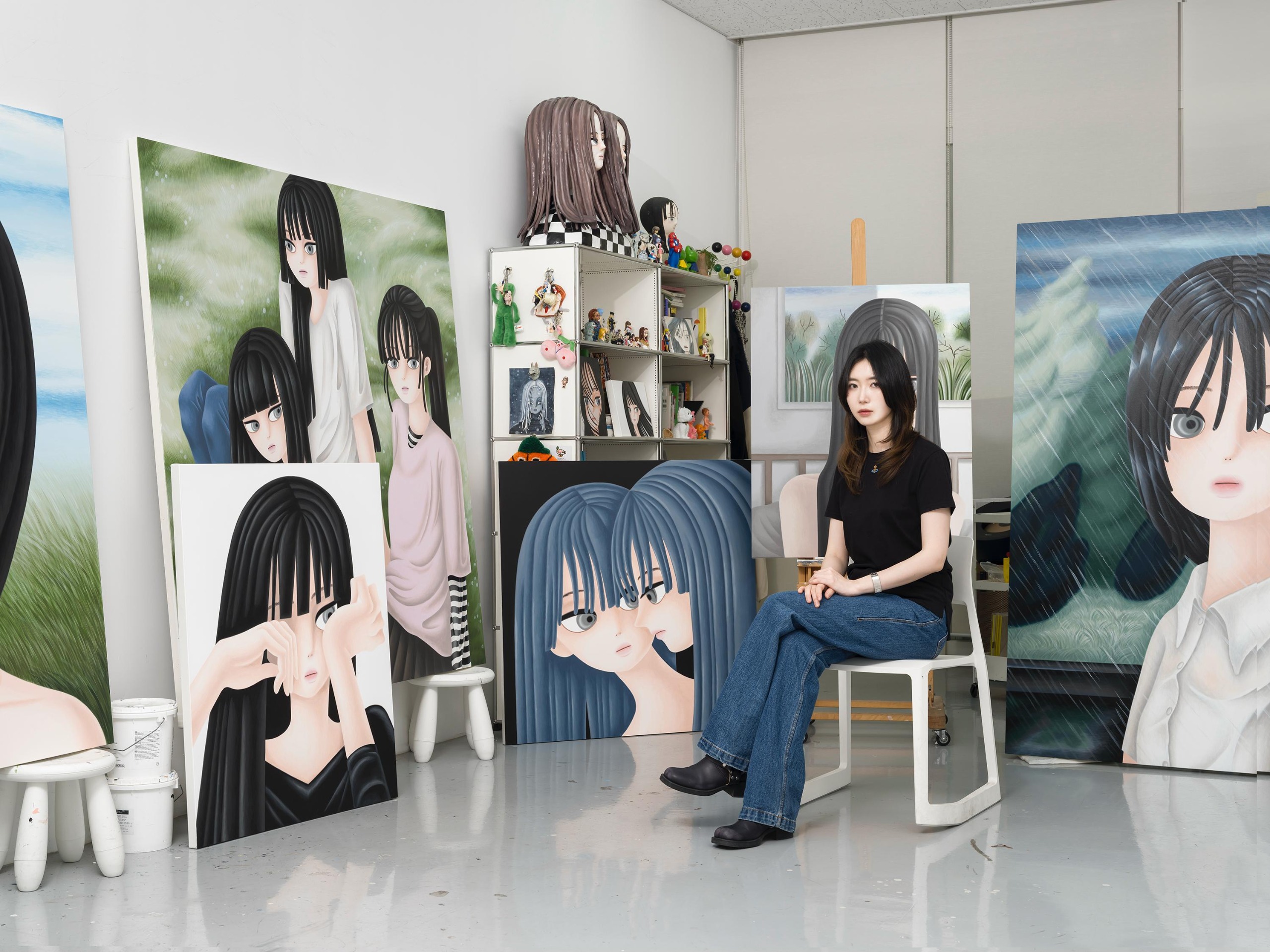 art by Sujin Lee of solitary female figures