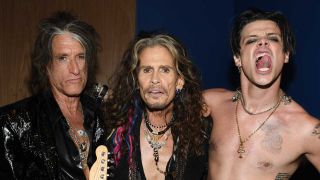 Joe Perry, Steven Tyler ands Yungblud backstage at the MTV Awards