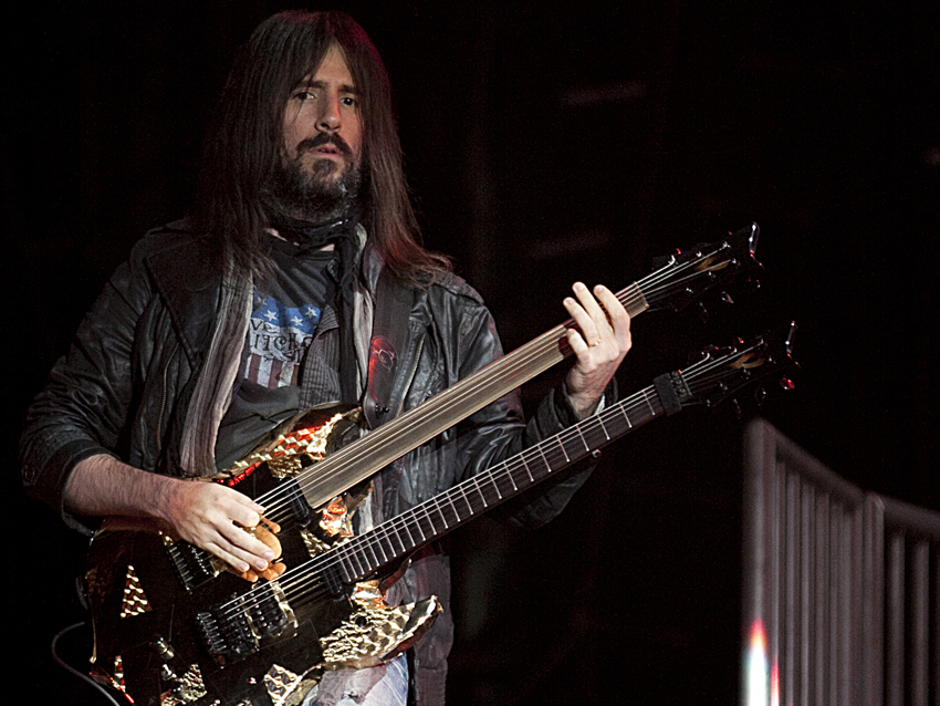 Guns N' Roses guitarist Bumblefoot offers guitar lessons online ...