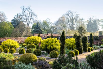 Urchfont Manor, Wiltshire. Photograph by @clairetakacs.