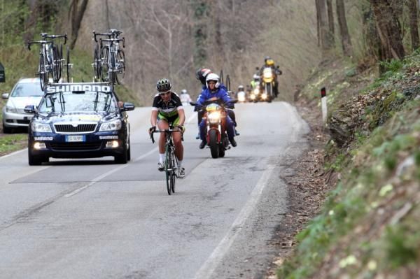 Loes Gunnewijk (GreenEDGE-AIS) broke away and led for 40 km alone