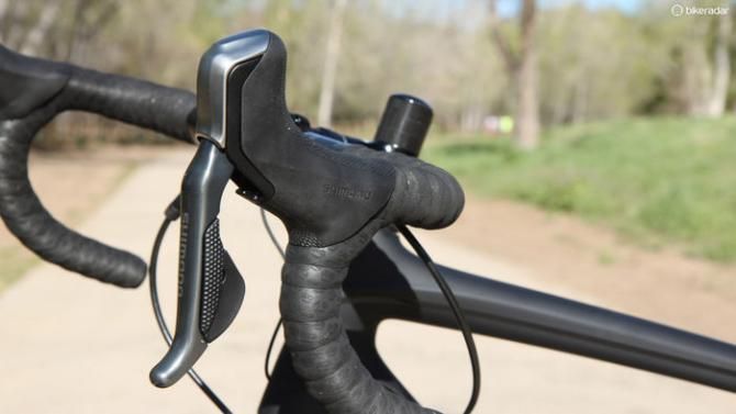 The top-end Trek Domane Disc 6.9 comes with Shimano's outstanding R785 full-hydraulic disc brake setup