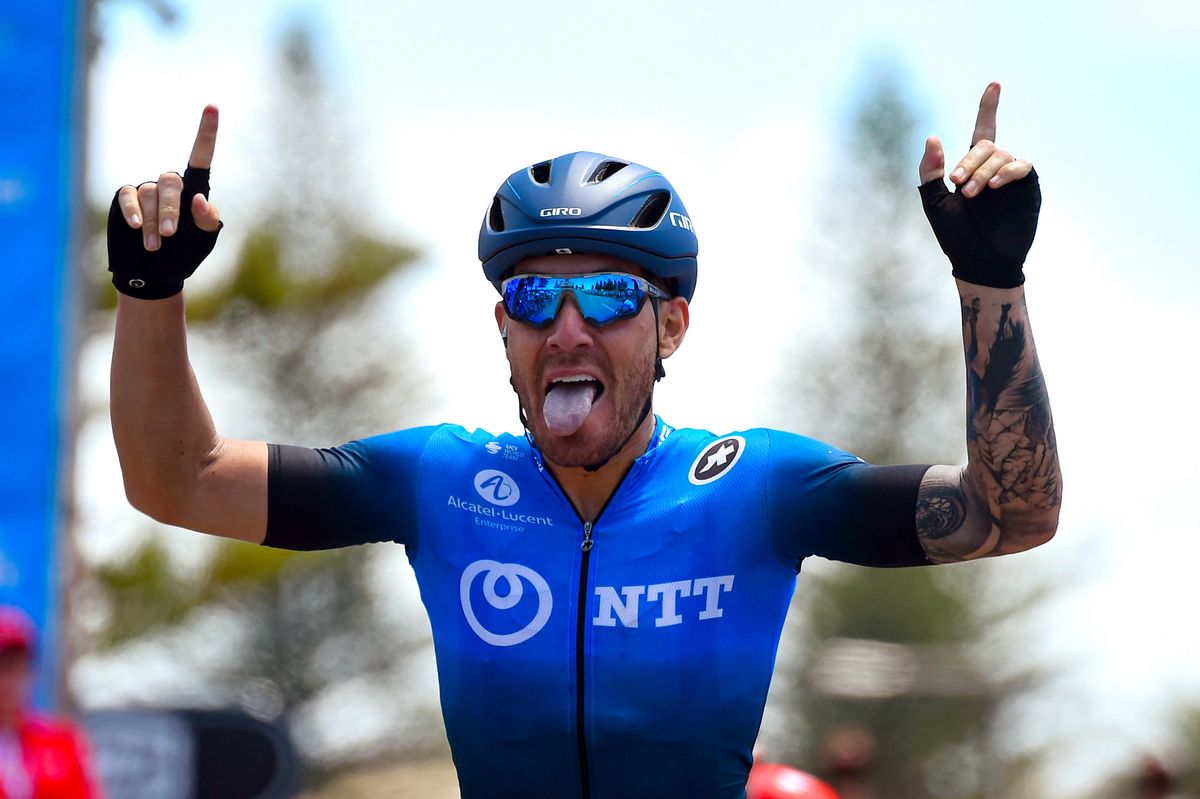 Giacomo Nizzolo wins stage 5