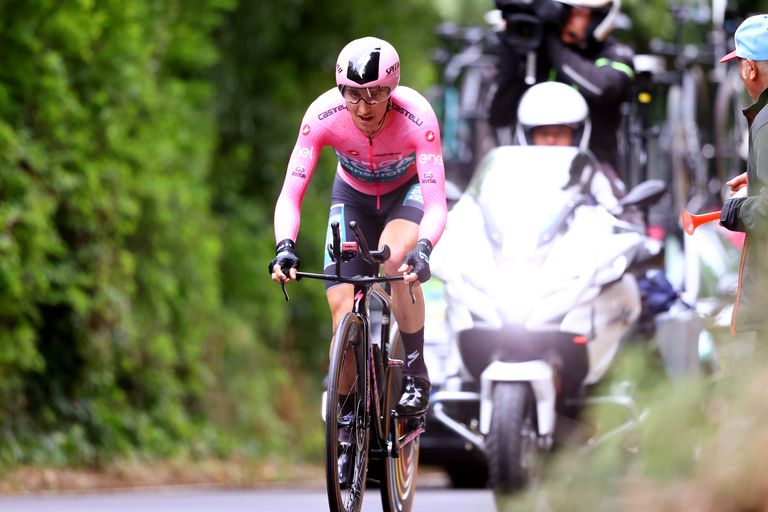 Jai Hindley secures overall victory at the Giro d'Italia 2022.